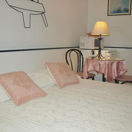Hotel La Conchiglia La Maddalena  Szoba fotó
